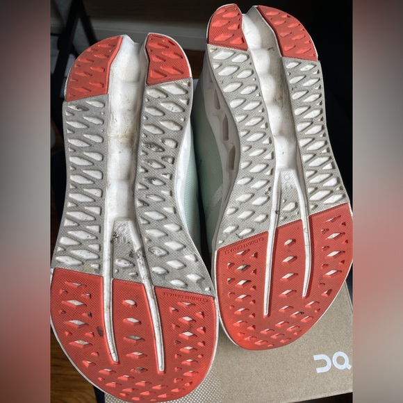 On Running Cloud Surfer size 6.5 - Picture 6 of 7